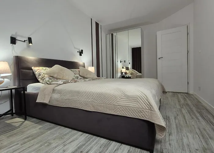 Garbary 100 White Apartment, Parking, Self Check-In 24H, Air-Conditioning