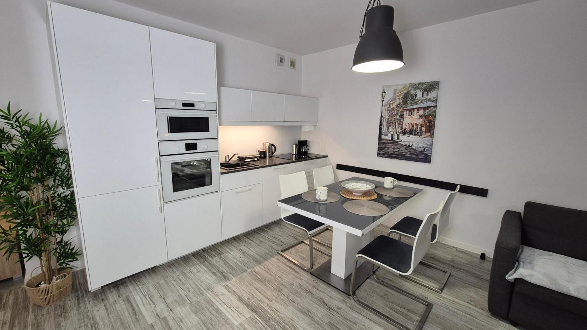 Apartment Garbary 100 White Apartment, Parking, Self Check-in 24h, Air-conditioning *