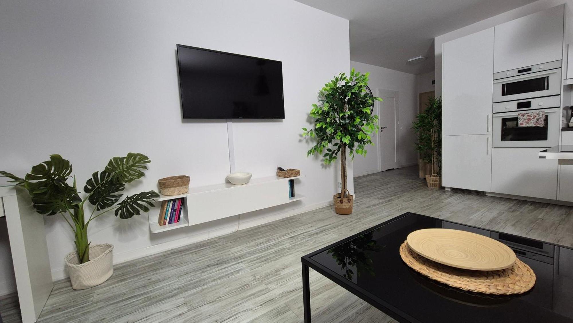 Apartment Garbary 100 White Apartment, Parking, Self Check-in 24h, Air-conditioning Poznan