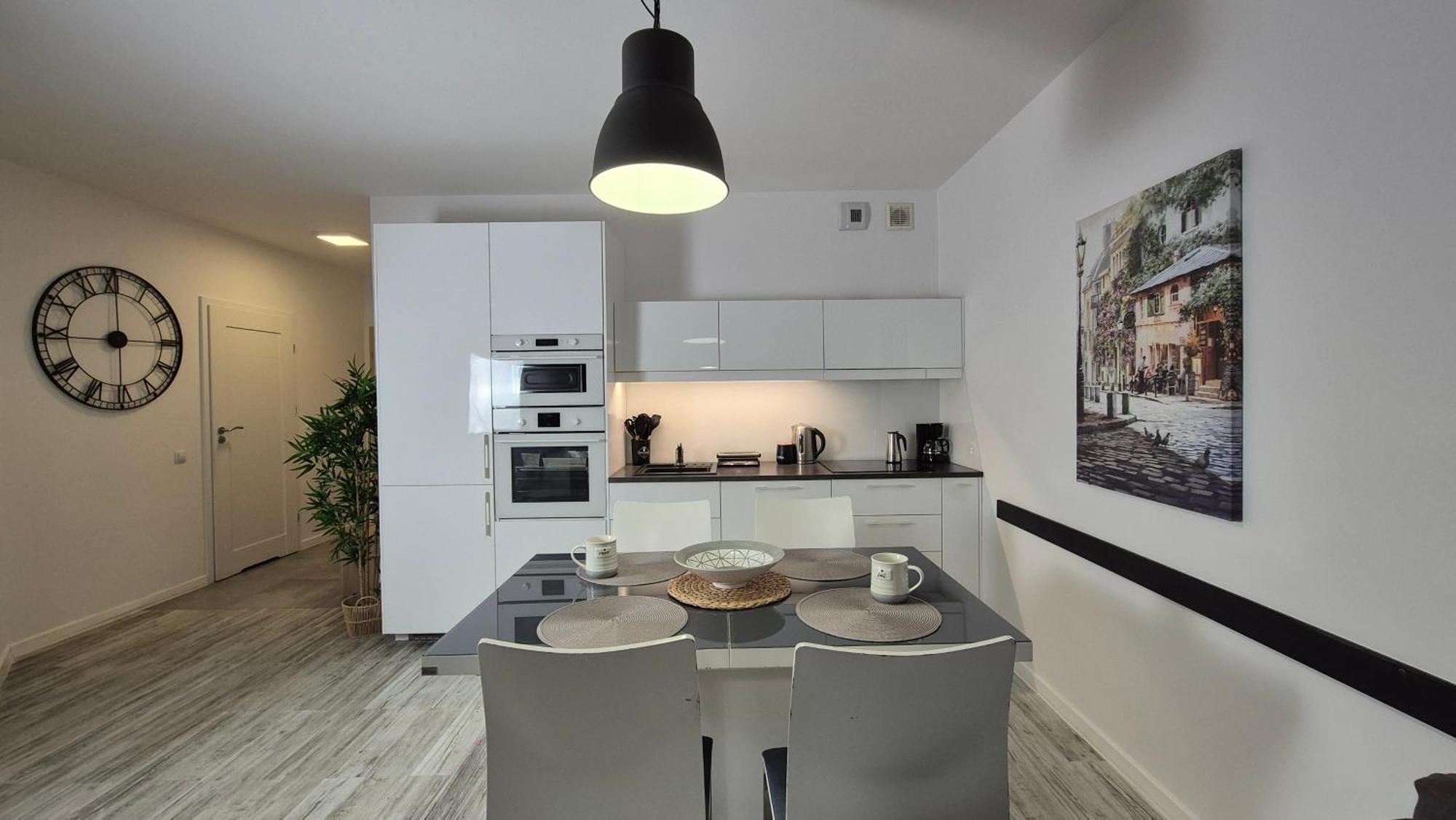 Garbary 100 White Apartment, Parking, Self Check-in 24h, Air-conditioning * Poznań