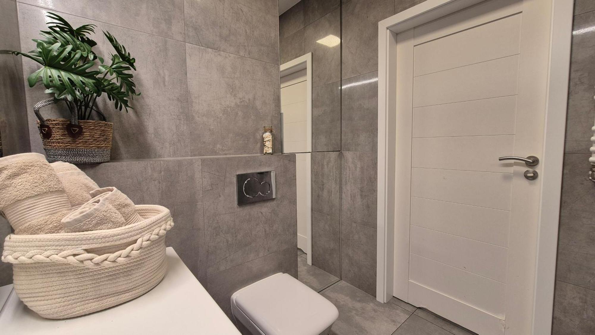 Garbary 100 White Apartment, Parking, Self Check-in 24h, Air-conditioning Apartment