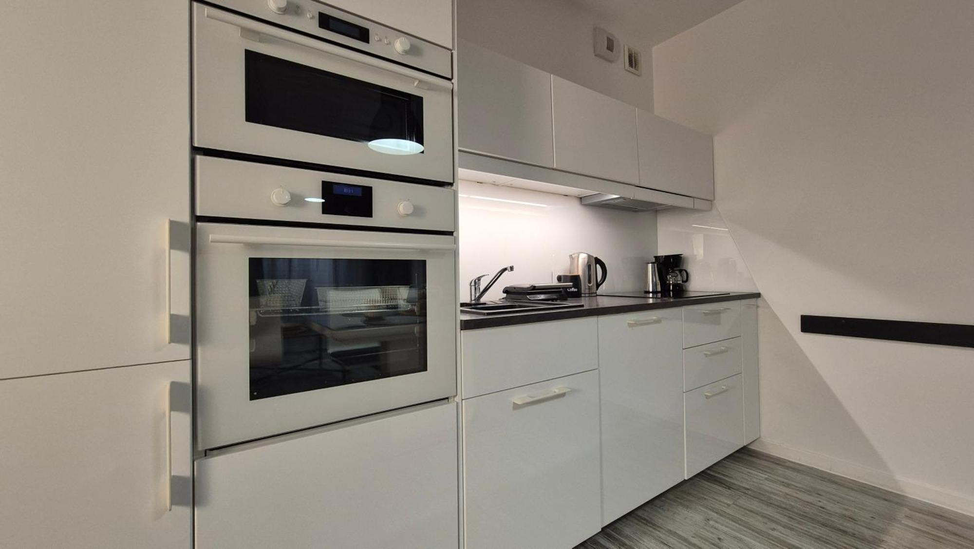 Apartment Garbary 100 White Apartment, Parking, Self Check-in 24h, Air-conditioning *