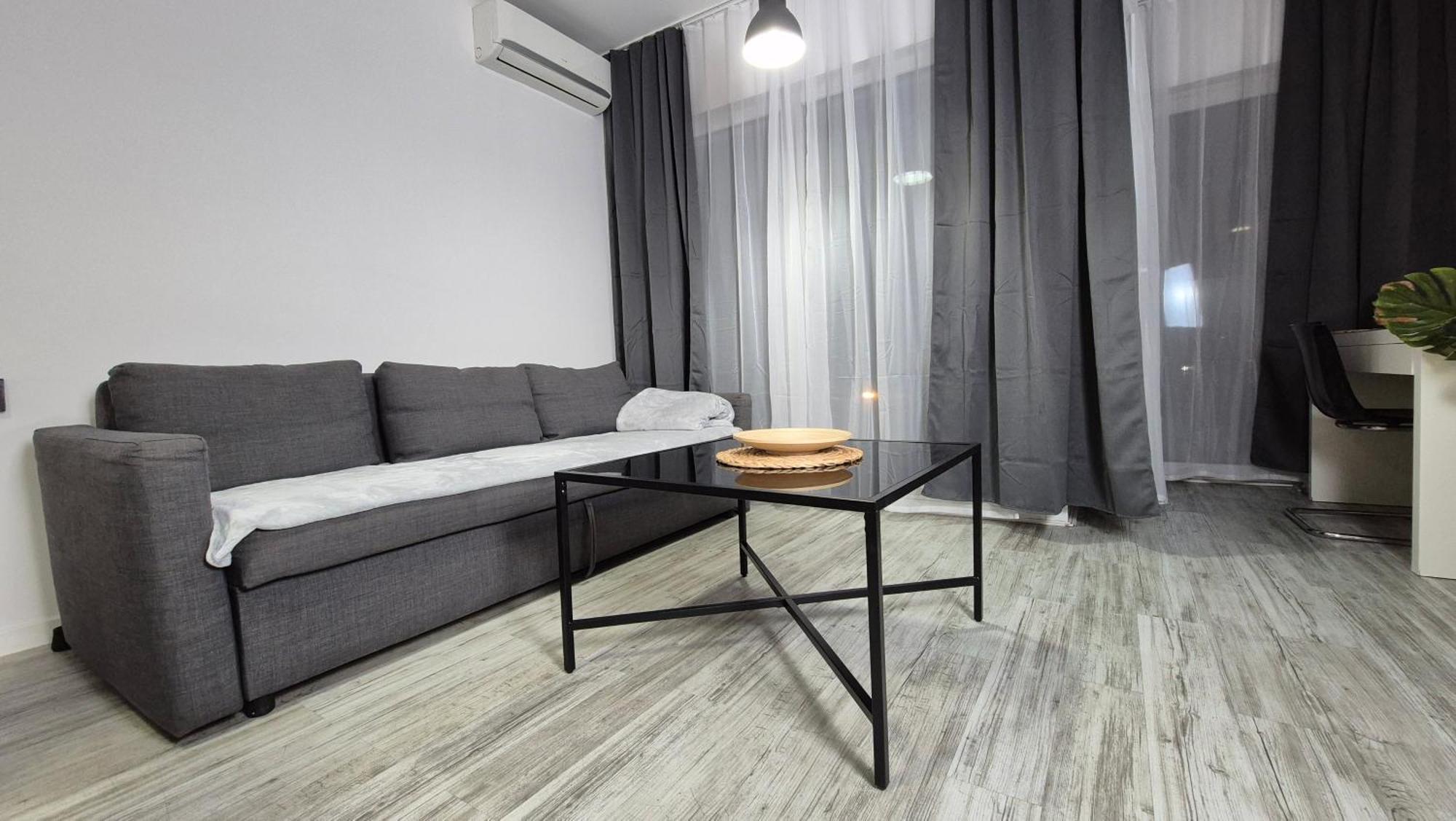 Garbary 100 White Apartment, Parking, Self Check-in 24h, Air-conditioning Apartment *